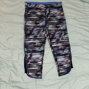 EUC Youth Iviva Lululemon Crop Leggings Size 14